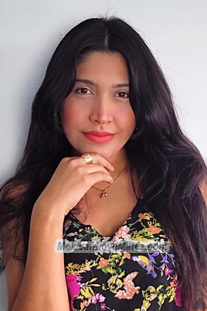 205713 - Stephanie Age: 36 - Colombia