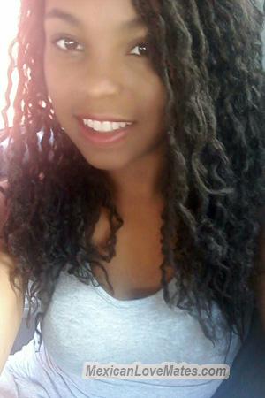 220209 - Raychell Age: 32 - Costa Rica