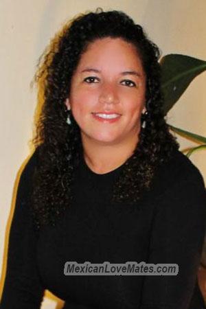 220442 - Laura Age: 43 - Costa Rica